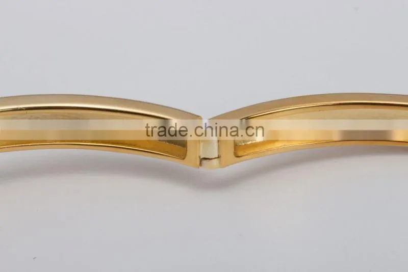 New Design Personalized New Gold Hand Chain Bracelet
