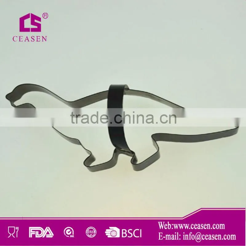 Stainless steel cookie cutter with handle
