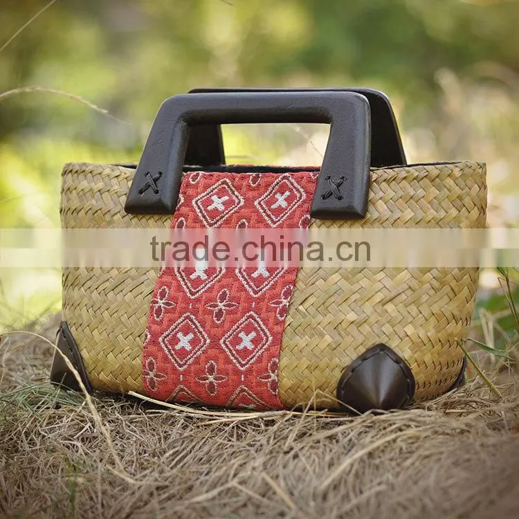 Hot selling beautiful beach bag plastic handle thailand straw bag