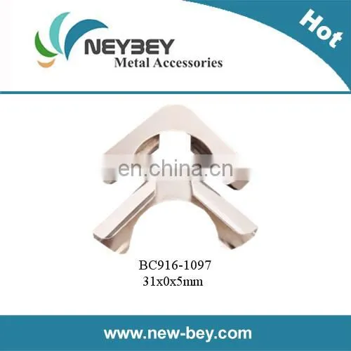 Trangle shape metal cardboard packaging corner in 31mm BC916