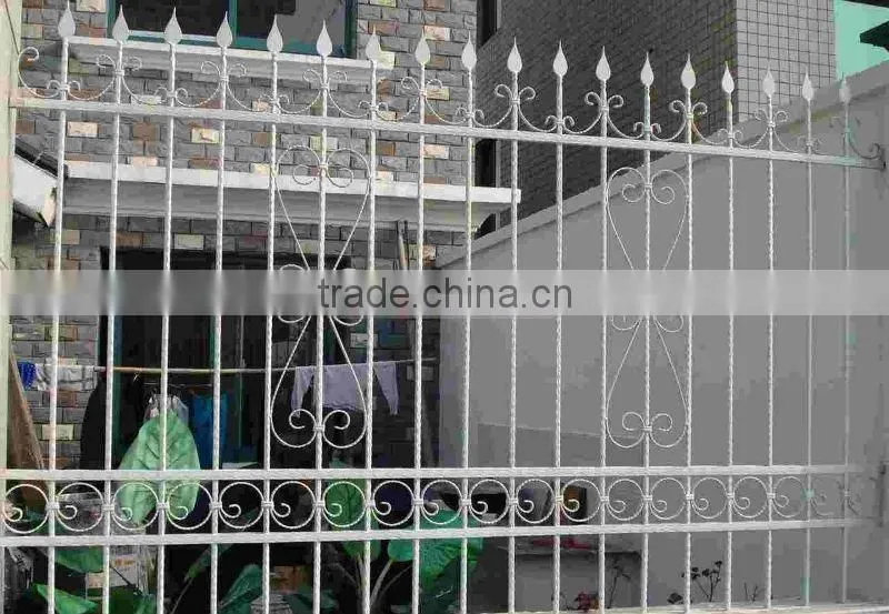 2014 Top-selling hand forged modern iron fence design