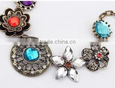 chunky flower necklace