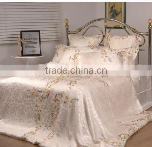 Luxurious Printed Mulberry Silk Quilt