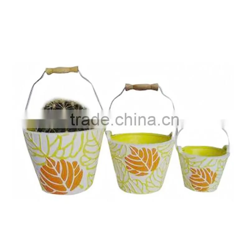 Ceramic flower pot