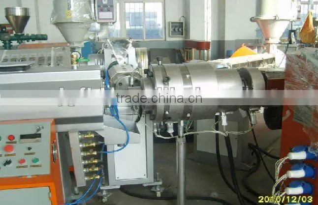 PE plastic pipe extrusion line