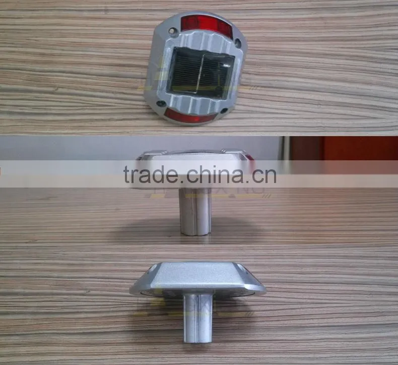 RS21 Solar powered led light and cat eyes in road