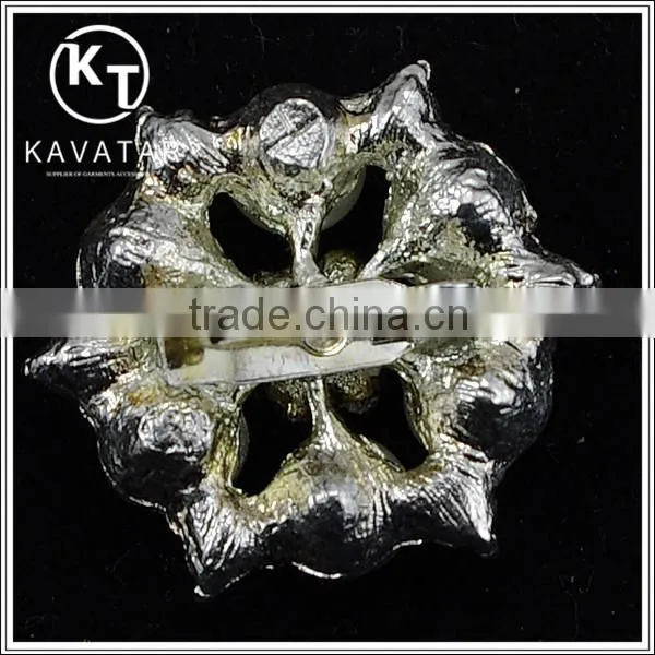 Elegant crystal rhinestone brooch with pearl