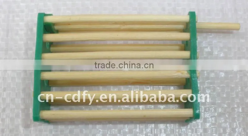 Bamboo And Plastic Bee Queen Cage