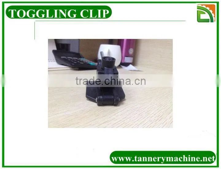 common plastic toggling machine clips