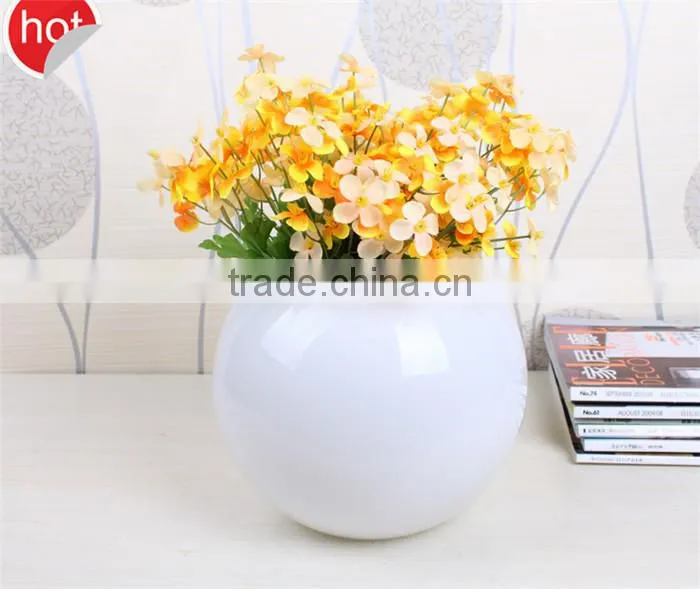 romantic table centerpiece glass vases white