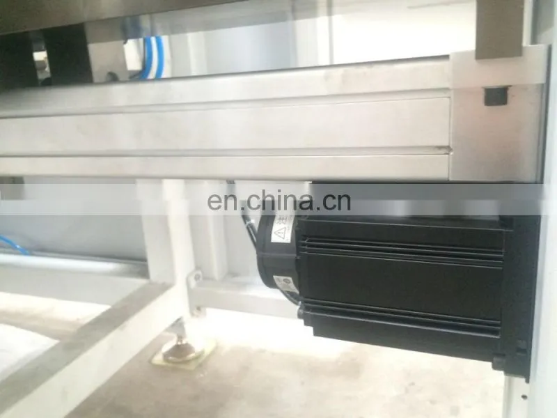 4 Cavity 7200BPH High Efficiency automatic PET plastic water bottle blow molding machine