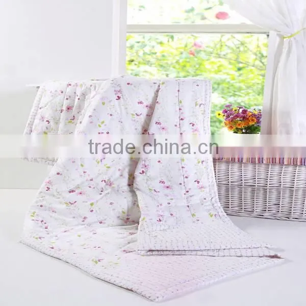 high quality cheap 100% polyester summer quilt in yiwu