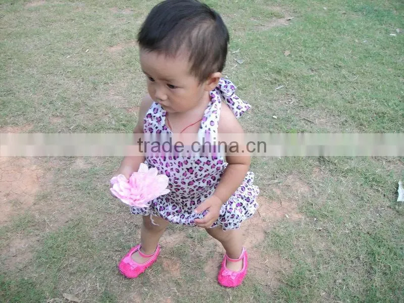 Factory direct sale cute baby bubble sunsuit rompers with ruffle