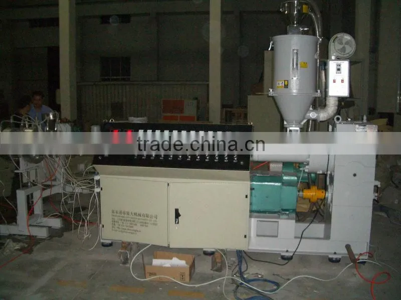 Plastic extrusion machine