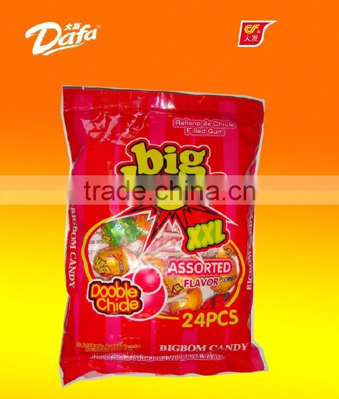 Dafa 25g assorted fruit flavors center filled bubble gum big bom lollipop
