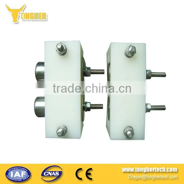Metal conductor with plastic insulated electric fencing sliding gate connector