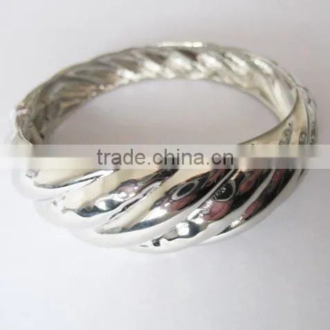 Fashion crystal bangle