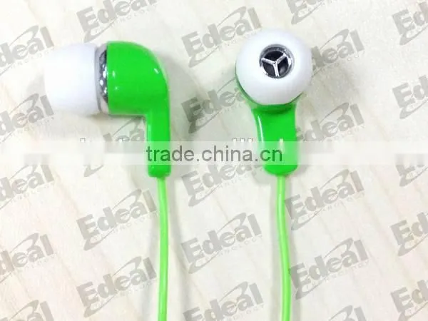 Excellent Quality earphone with mic and 3-button volume control for mobile phone nice to customers show