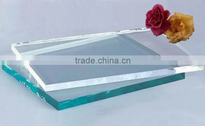 High transmittance crystal extra white glass