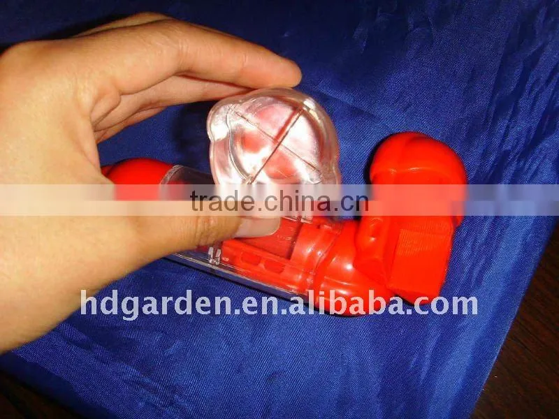 Plastic pill cutting tool