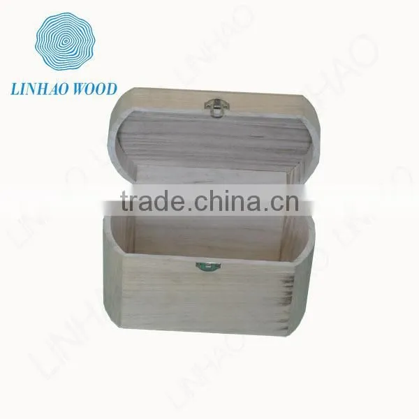 natural color wooden oval shape box with locked cover