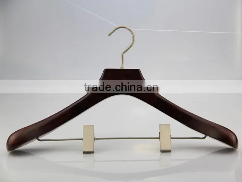 CL 025 luggage rack hangers wood laser logo hangers black
