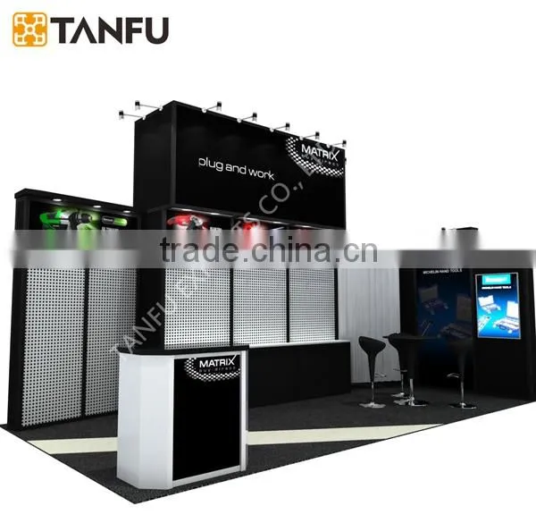 20' Tradeshow Booth with shelves on backwall