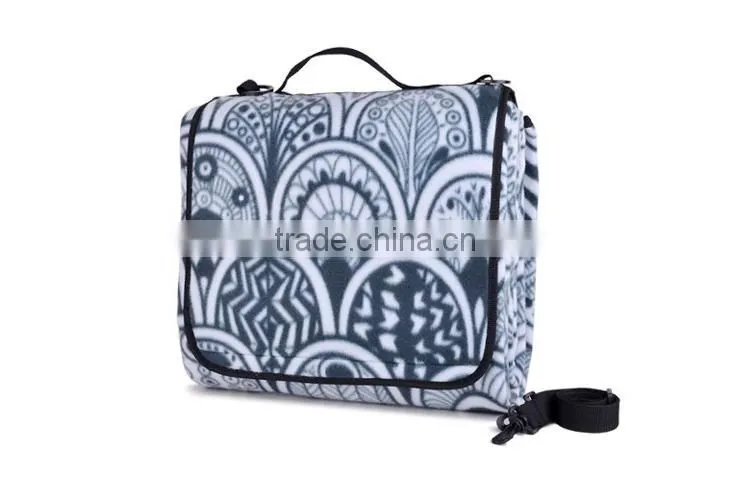 TOOTS Best Foldable Fleece Blanket for Camping