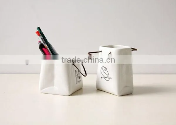2014 new ceramic bag shape pen holder