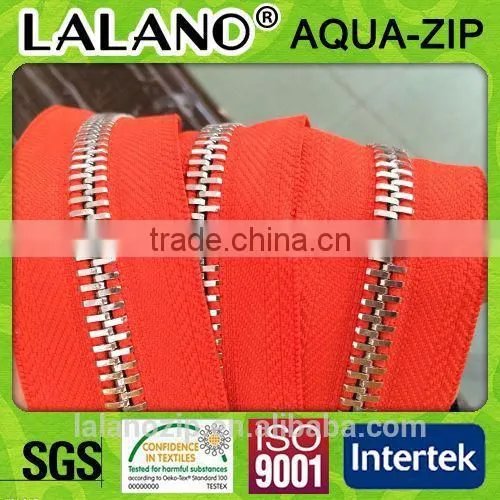 Good quality handbag with NO.5 flesh red metal zippers with EU REACH SVC CARTIFIED