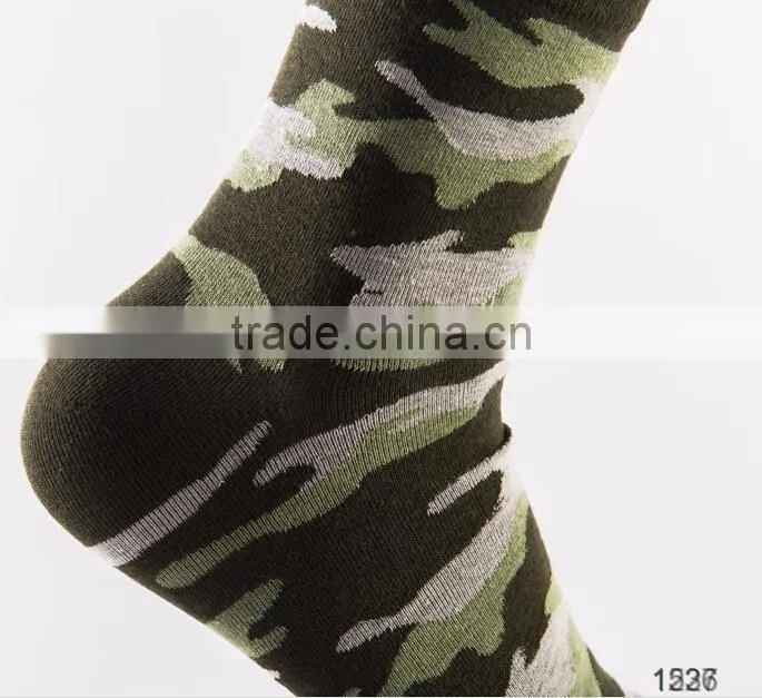 cheap young man fashion camo design socks
