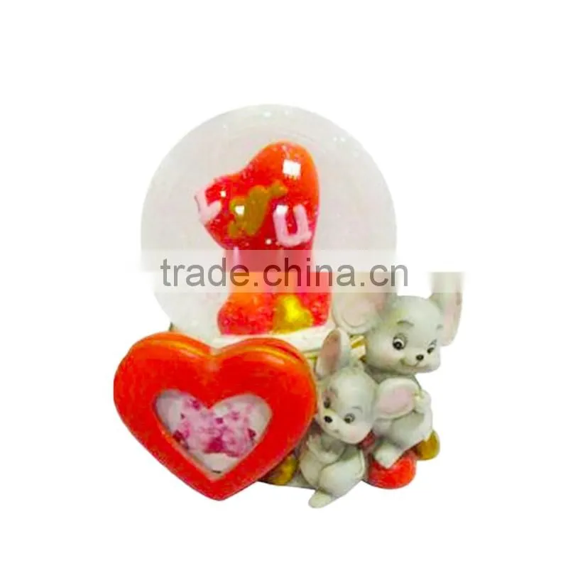 Polyresin snow globe valentine gift