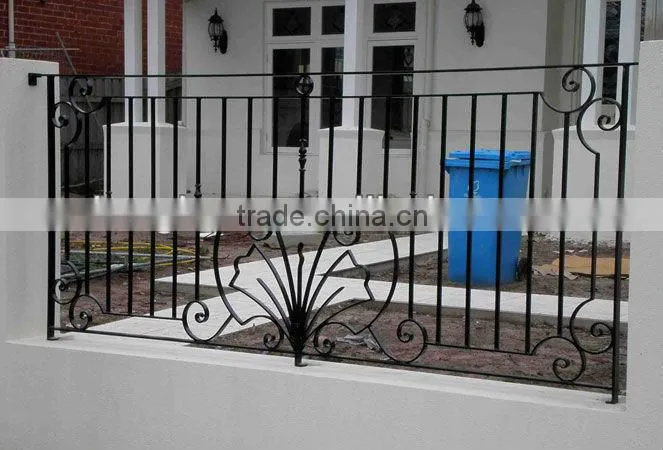 2015 Top-selling galvanized hand forged iron art fence