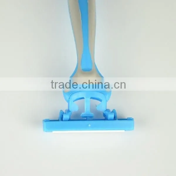 portable handle changeable triple blade disposable razor