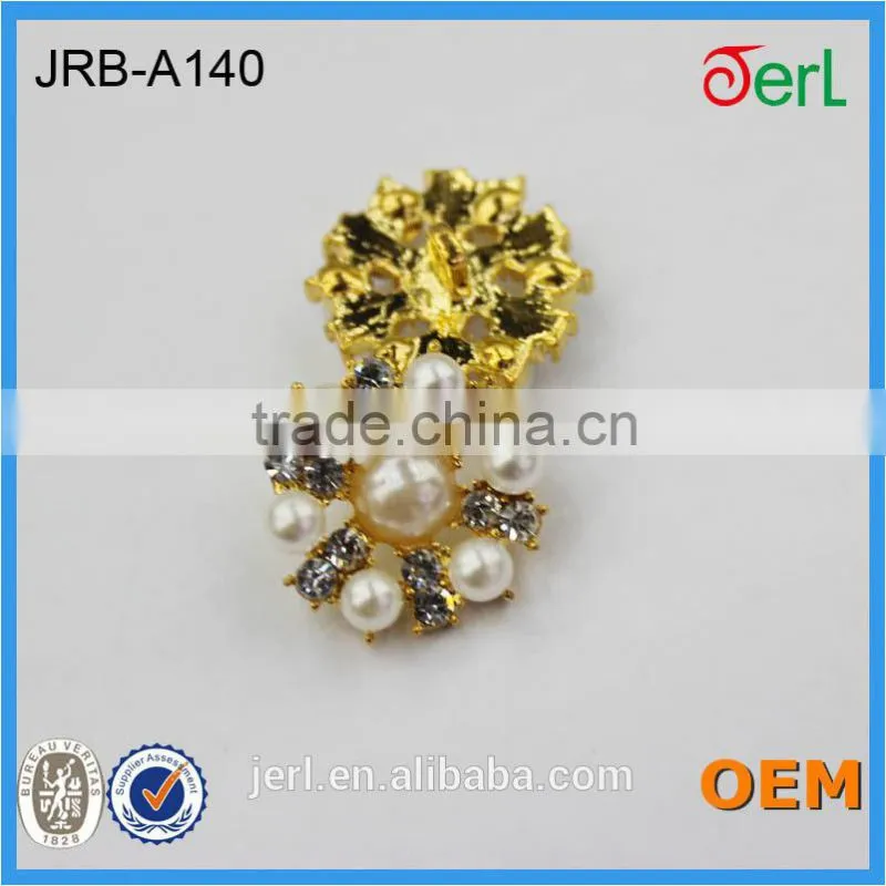 Plastic pearl&crystal button