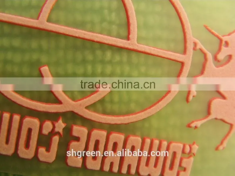 Black heat transfer printing label with 3D effect