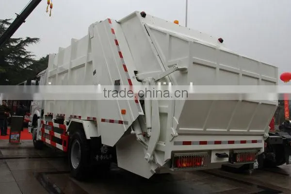 high quality SINOTRUK HOWO garbage container lift truck for sale
