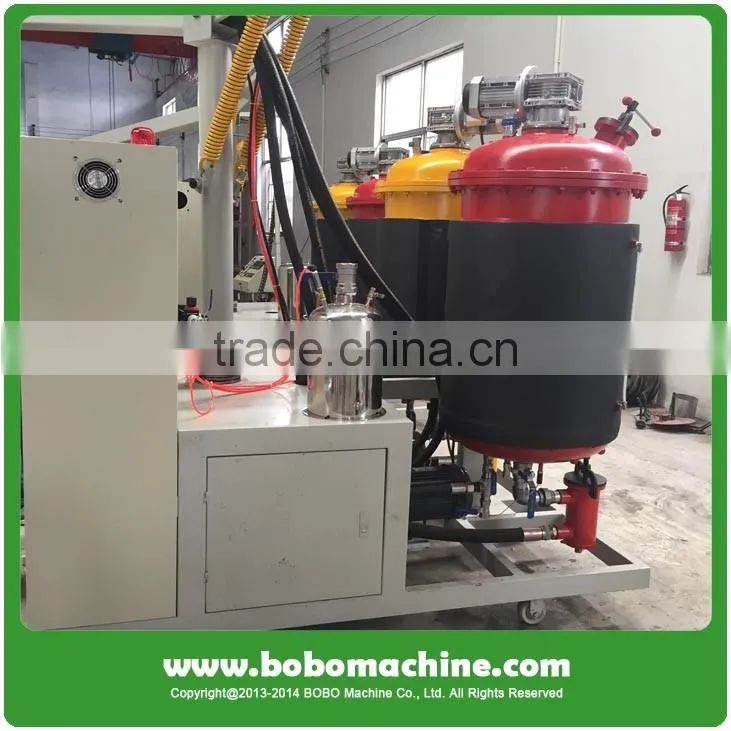 Low and high pressure polyurethane foaming injection machine
