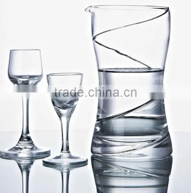 wine shaker/wiskey decanter with scale mark