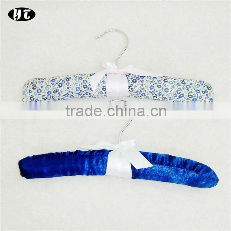 JN282satin padded hanger for coats