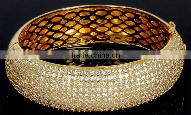 Top Seller Basic Look Micro Pave Setting Cubic Zircon Top Quality Chunky Crystal Bangle