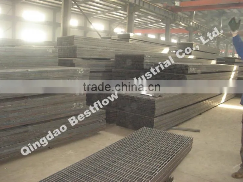 Galvanized steel grating