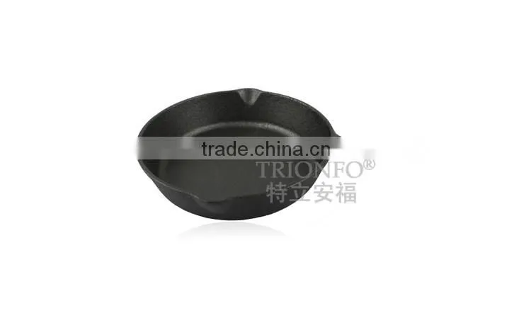 TRIONFO pre-seasoned cast iron frying pan with short handle