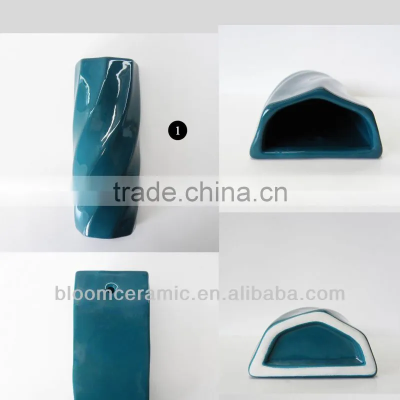 Humidifier manual with plastic spraying "S" hook