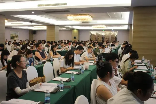 宠物铥激光大会现场2.png