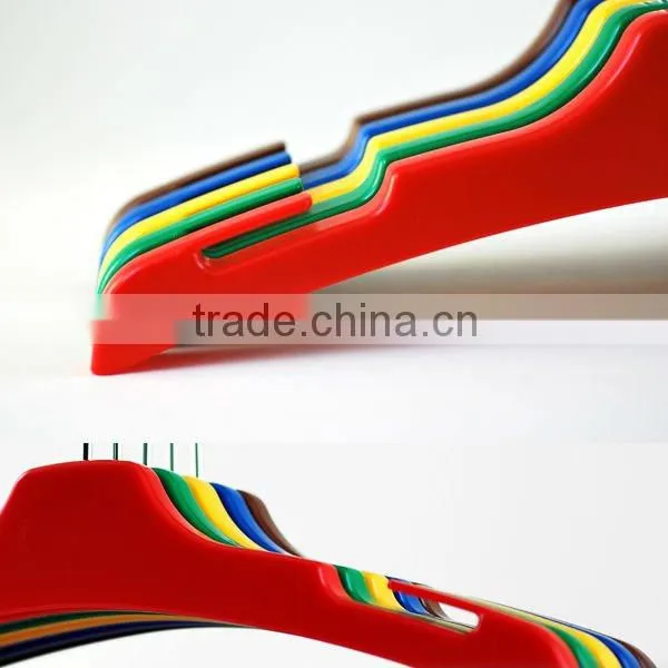 Japanese Durable Plastic Kids' Hangers in Five Colors for Luxury Sports Wear
