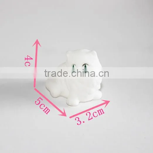 Custom 100% food grade silicone rubber white cat bath toy with squeaker
