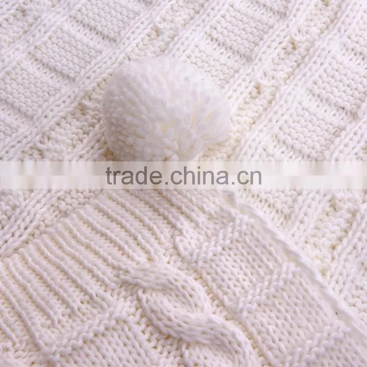 Cable knitted 100 acrylic throw blankets with pompom