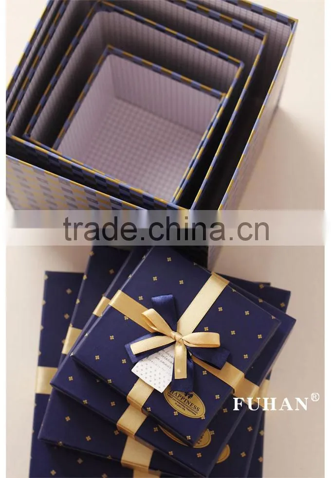 Party favors gift paper box with big ribbon for packing candy