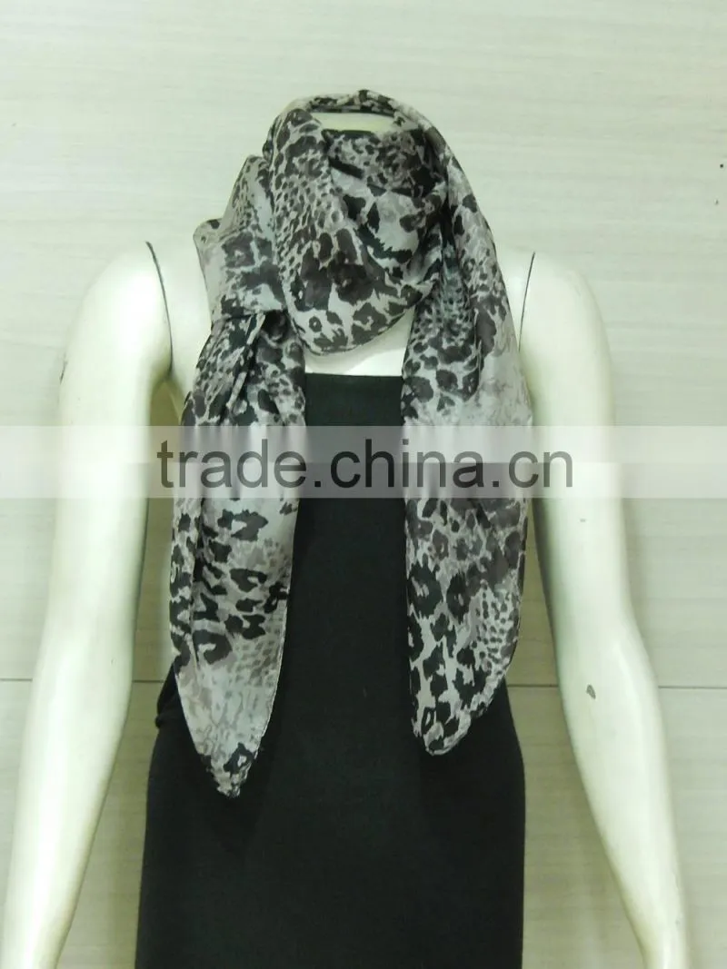fashionable fancy printed silk scarf 90*90cm